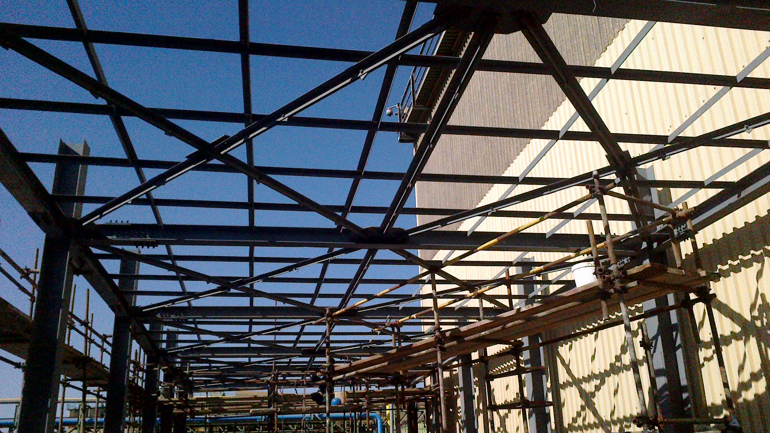 سازه های فلزی مورد نیاز در سالن نورد گرم فولاد مبارکه